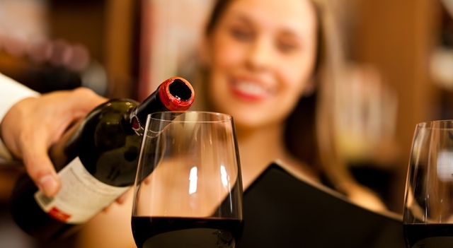 Conservation du vin après ouverture de la bouteille : mode d'emploi | Guide  Hachette des Vins